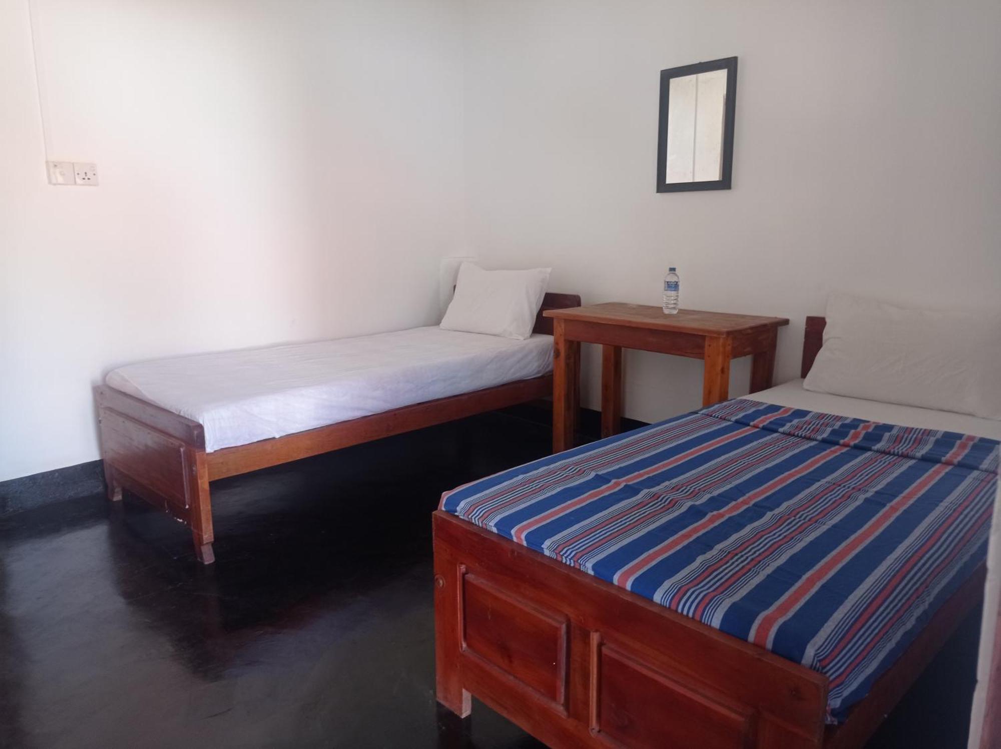 Silver Beach Hotel Trincomalee Exterior foto