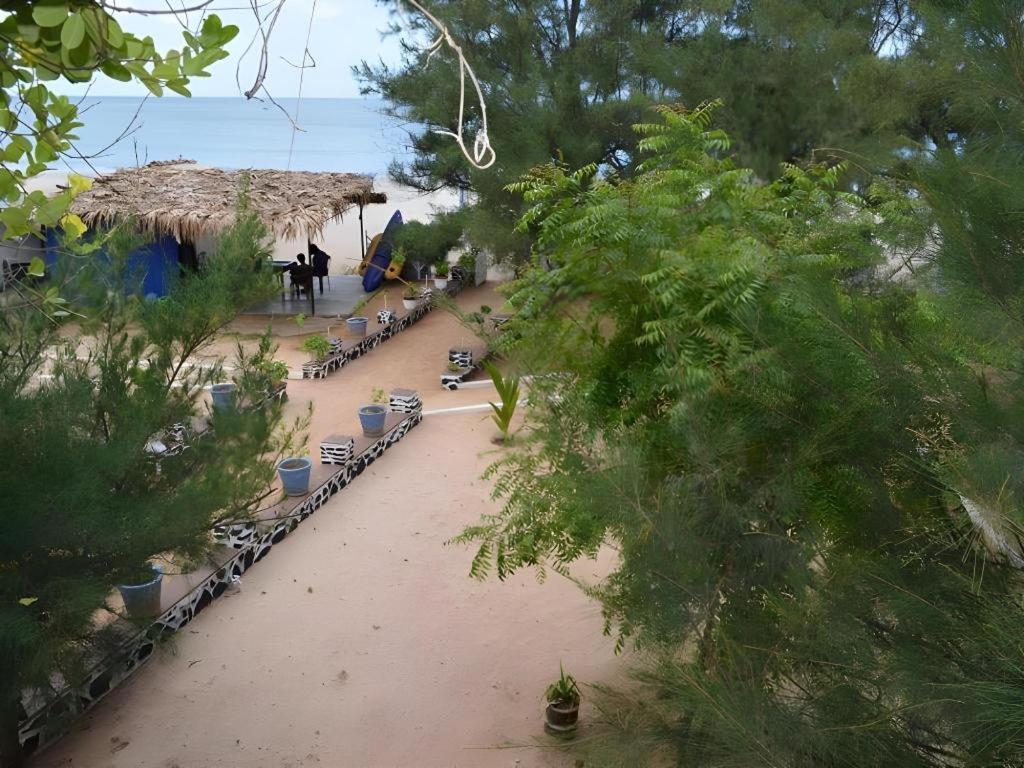 Silver Beach Hotel Trincomalee Exterior foto