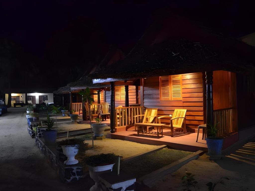 Silver Beach Hotel Trincomalee Exterior foto