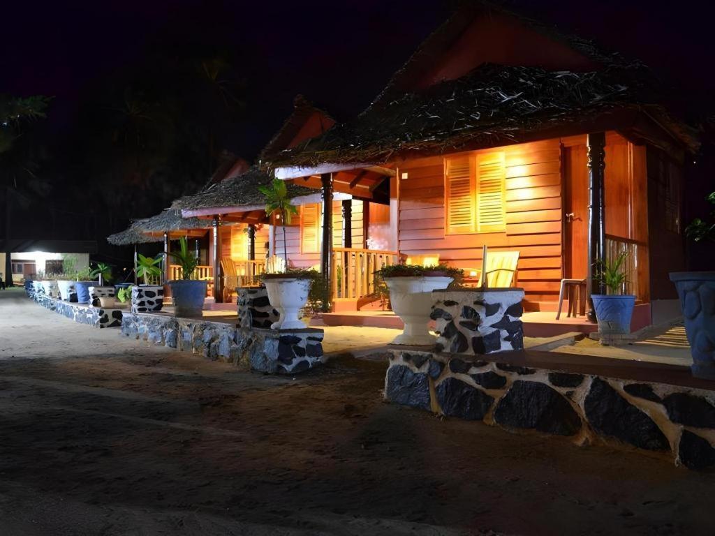 Silver Beach Hotel Trincomalee Exterior foto
