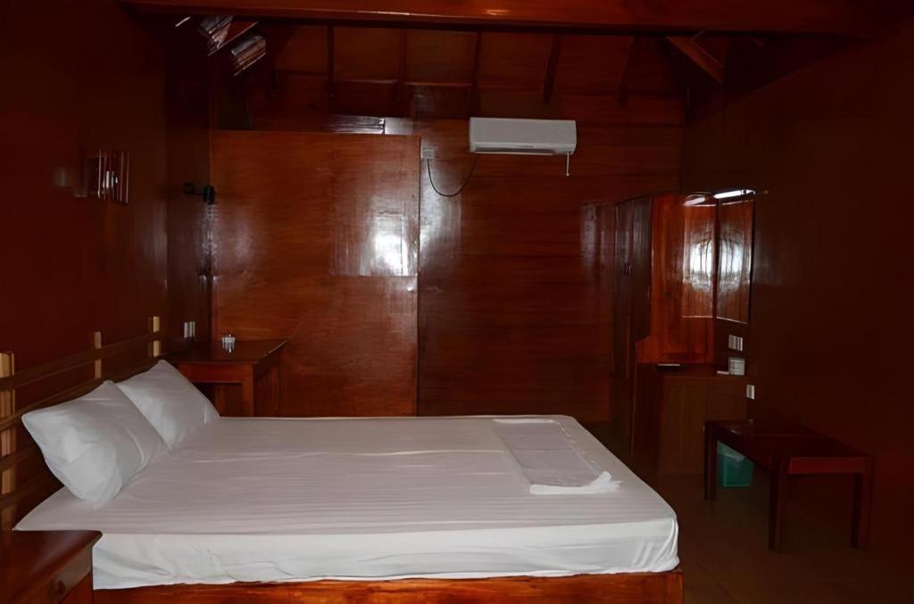 Silver Beach Hotel Trincomalee Exterior foto