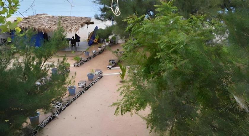 Silver Beach Hotel Trincomalee Exterior foto
