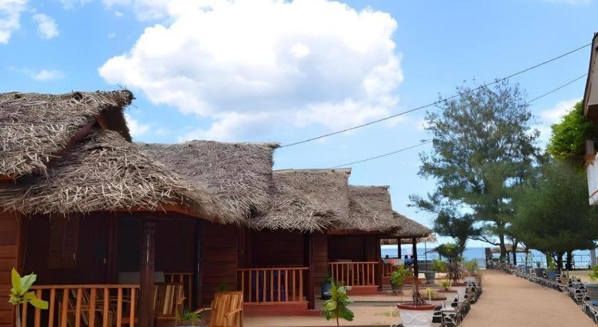 Silver Beach Hotel Trincomalee Exterior foto