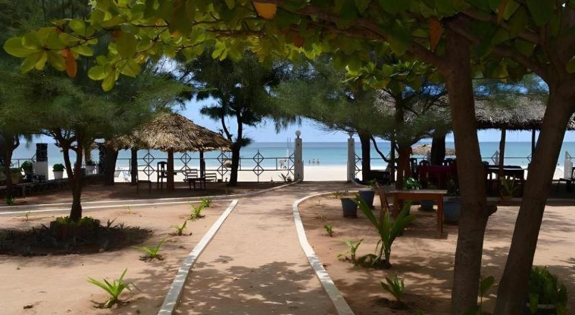 Silver Beach Hotel Trincomalee Exterior foto